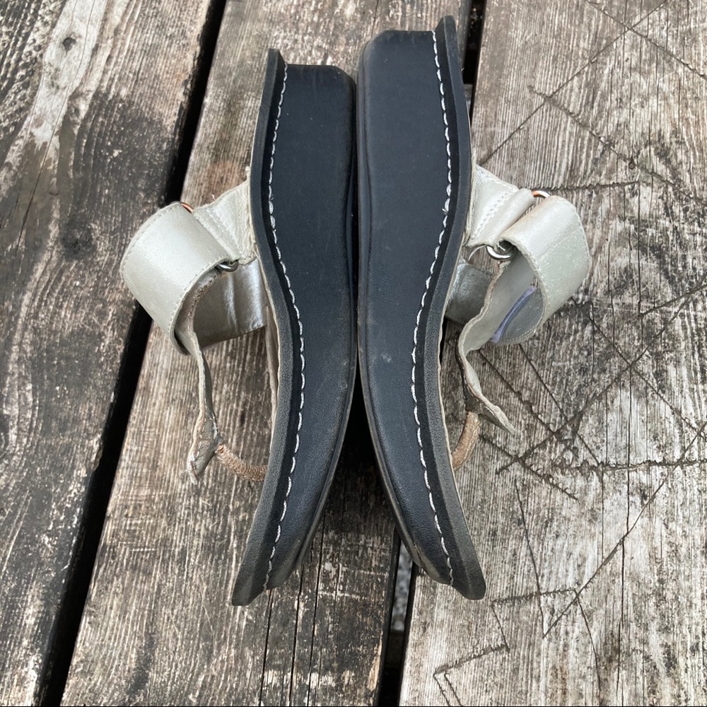 5/$20 Alegria thong cream/metallic platform sandals sz 7 - Picture 5 of 15